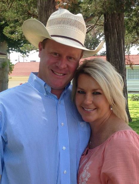 Cody Joe Scheck in a white hat and blue shirt posing with Kaynette Williams in a pink tops.